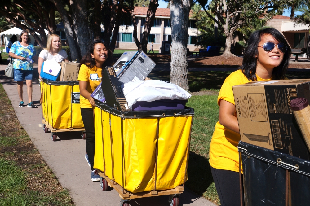 photo of move in volunteers at work