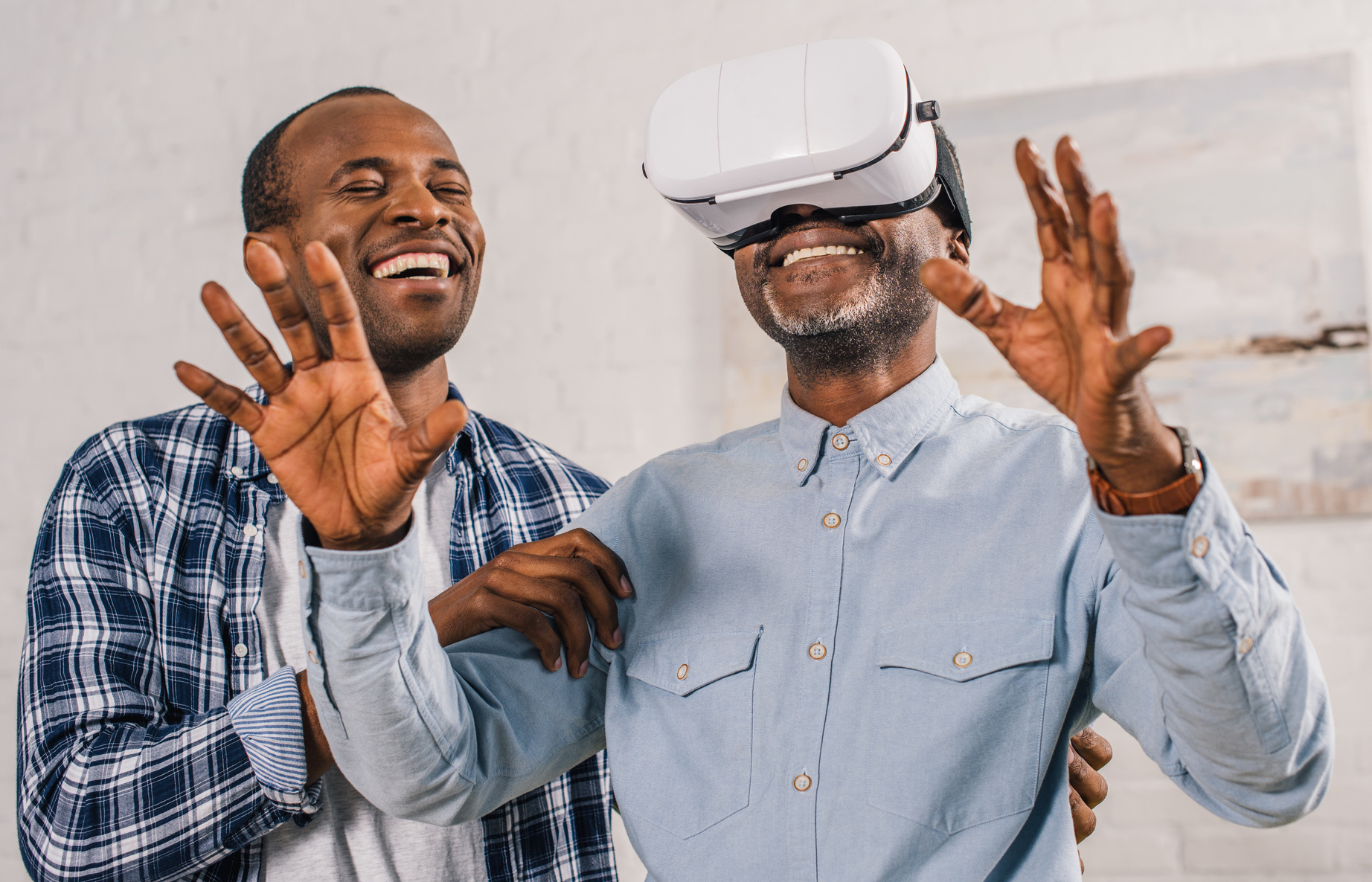 Researchers test virtual reality's potential to bring together older adults and their children