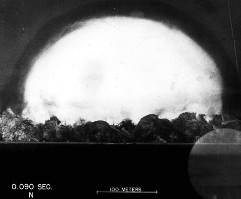 1945 photo of nuclear test at Alamogordo